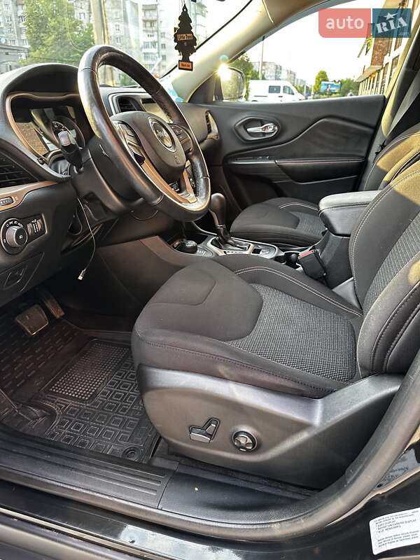 Внедорожник / Кроссовер Jeep Cherokee 2016 в Ивано-Франковске
