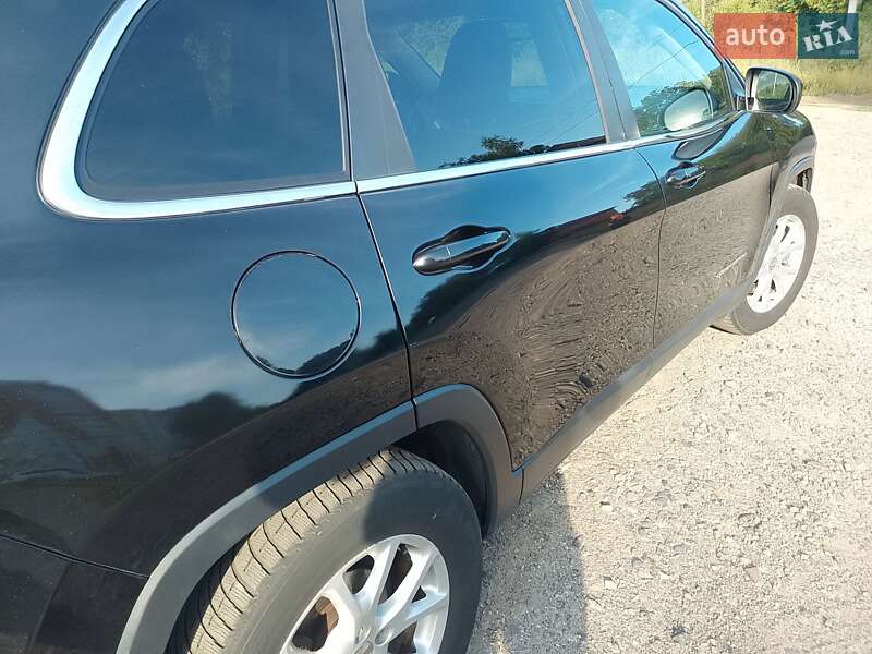 Внедорожник / Кроссовер Jeep Cherokee 2014 в Полтаве