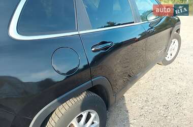 Внедорожник / Кроссовер Jeep Cherokee 2014 в 
