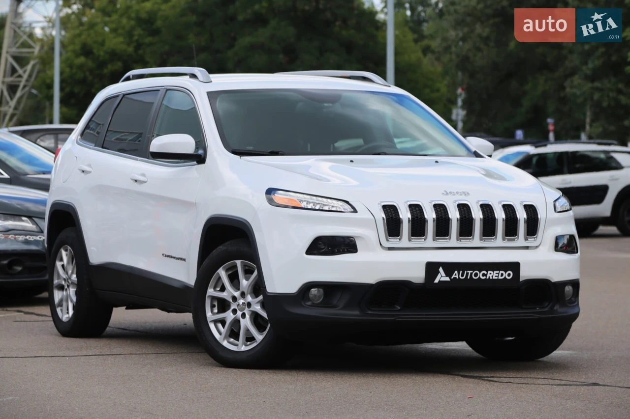 Jeep Cherokee 2015 року. Автомобіль продається від власника, у гарному стані. Повністю обслужений і не вимагає вкладень. Остання пройдене ТО на 160 тис. км.(Заміна мастила ДВЗ, фільтрів) Запрошуємо Вас на тест-драйв даного авто в будь-який зручний для Вас час. Також пропонуємо вам покупку в кредит із щомісячним платежем 17 865 грн. або обмін на авто.За додатковою інформацією звертайтесь за телефоном або пишіть нам: у чаті AutoRia, Viber або Telegram. 

Гарна комплектація:
• Встановлено ГБО
• Прожекторна оптика
• LED ходові вогні
• Протитуманні фари
• Датчик світла
• Мультимедійне кермо
• Круїз-контроль
• Розширений бортовий комп'ютер
• Великий мультимедійний монітор
• Ел. привід дзеркал з підігрівом
• Ел. склопідйомники
• Кнопка Start/Stop
• Ел. ручник
• R-камера
• AUX
• USB
• Bluetooth
• Hands Free

Автомобіль повністю перевірений нашими спеціалістами, перевірка кузова на ремонт та повторна прикраса, комп'ютерна діагностика (перевірка двигуна, КПП, системи безпеки), перевірка електроніки (працездатність датчиків та електронних систем), перевірка авто по базах (юридичних баз СТО та дилерів).

За додатковою інформацією звертайтесь за телефоном або пишіть нам: у чаті AutoRia, Viber або Telegram.

Ми можемо запропонувати:
- Trade-In/ОБМІН
- Кредит або лізинг
- Супровід переоформлення в СЦ МВС
- Доставка у будь-який регіон України
- Запрошуємо Вас пройти тест-драйв автомобіля, попередньо записавшись
- Професійний підбір автомобілів
- Різна форма оплати (готівковий, безготівковий, криптовалюта)