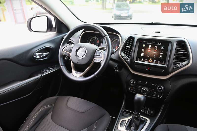 Внедорожник / Кроссовер Jeep Cherokee 2015 в Киеве