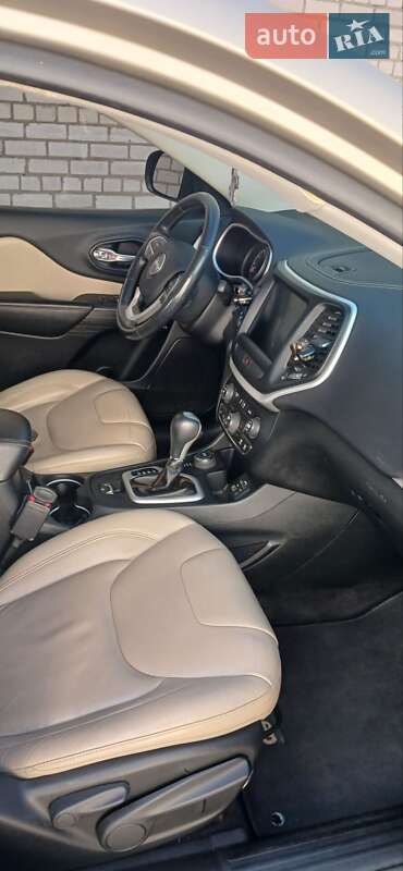 Позашляховик / Кросовер Jeep Cherokee 2015 в Кривому Розі