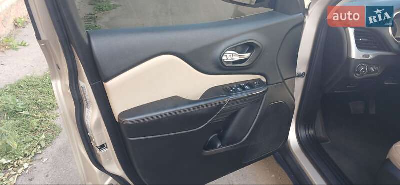 Позашляховик / Кросовер Jeep Cherokee 2015 в Кривому Розі