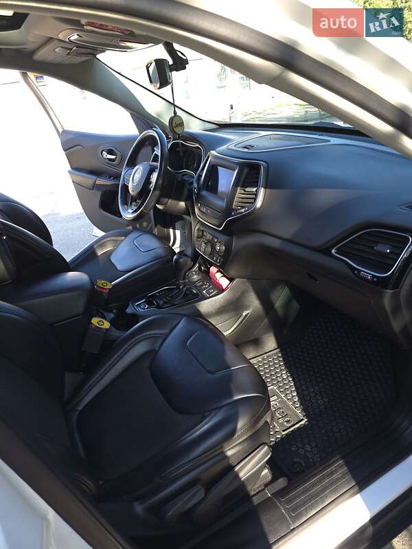 Позашляховик / Кросовер Jeep Cherokee 2018 в Городку