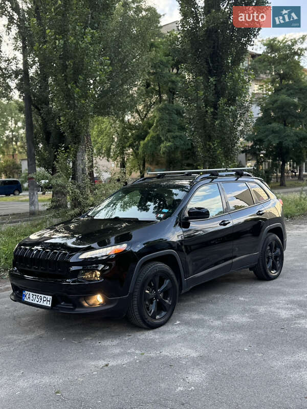 Внедорожник / Кроссовер Jeep Cherokee 2017 в Киеве