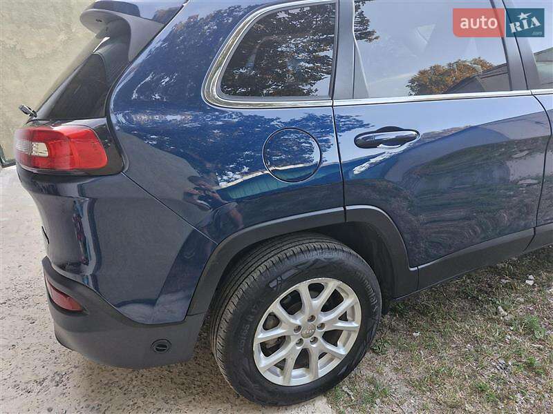 Внедорожник / Кроссовер Jeep Cherokee 2017 в Ромнах