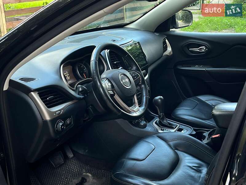 Внедорожник / Кроссовер Jeep Cherokee 2015 в Киеве