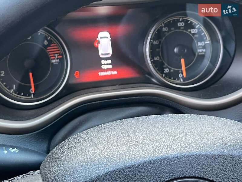 Внедорожник / Кроссовер Jeep Cherokee 2015 в Киеве