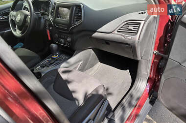 Внедорожник / Кроссовер Jeep Cherokee 2019 в 