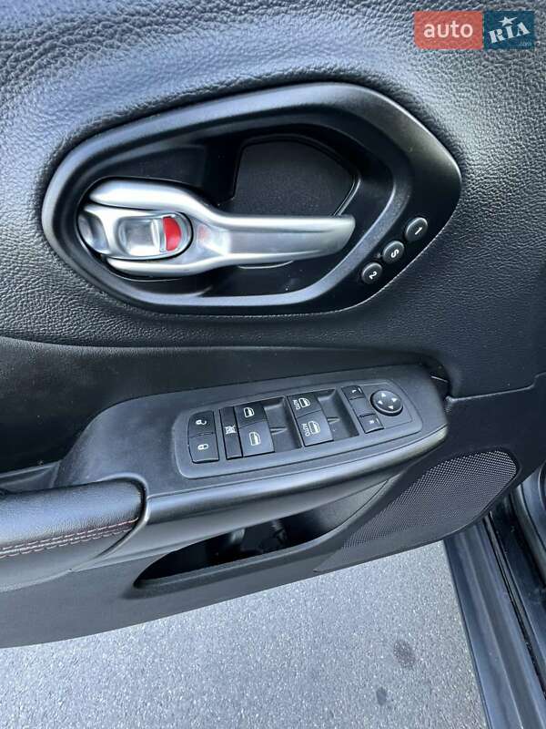 Внедорожник / Кроссовер Jeep Cherokee 2022 в Киеве