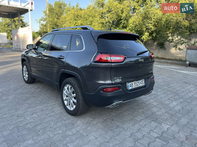 Внедорожник / Кроссовер Jeep Cherokee 2015 в Виннице