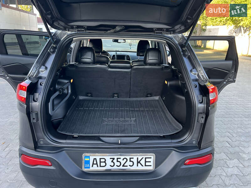 Внедорожник / Кроссовер Jeep Cherokee 2015 в Виннице