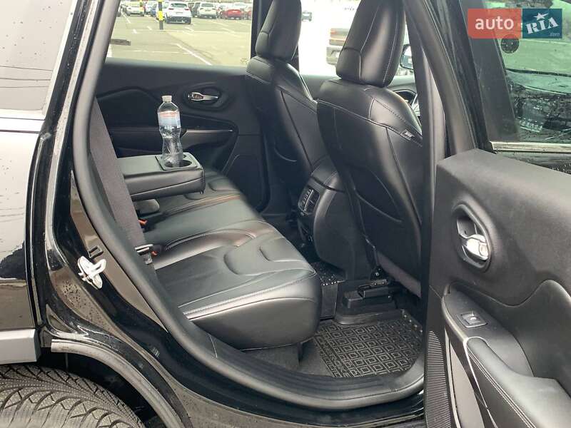 Внедорожник / Кроссовер Jeep Cherokee 2019 в Киеве