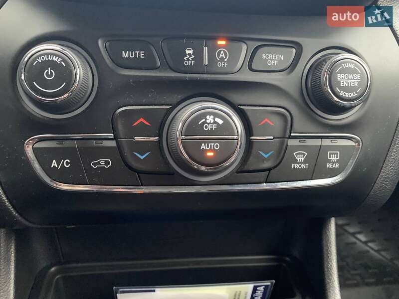 Внедорожник / Кроссовер Jeep Cherokee 2019 в Киеве
