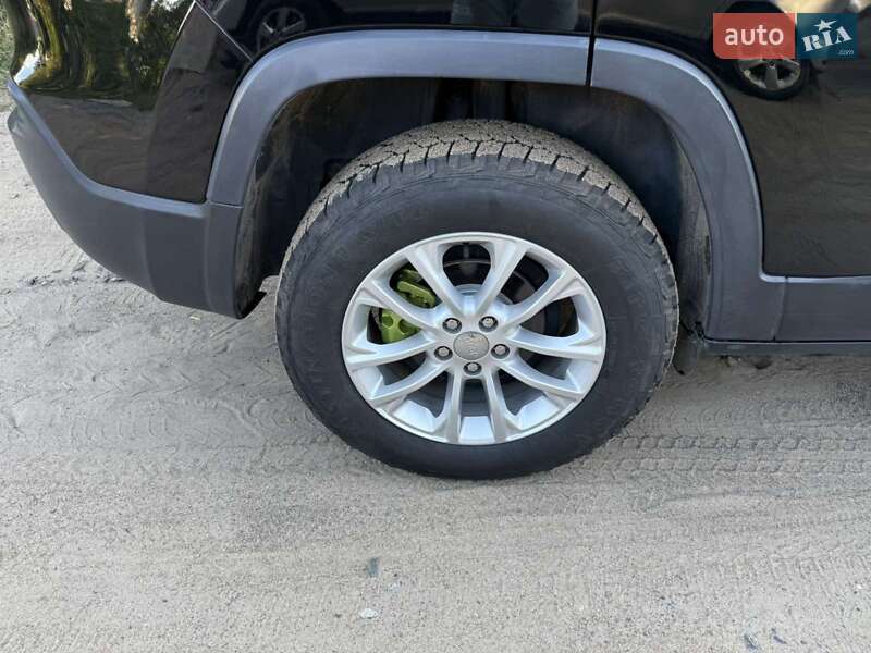 Внедорожник / Кроссовер Jeep Cherokee 2018 в Гайвороне