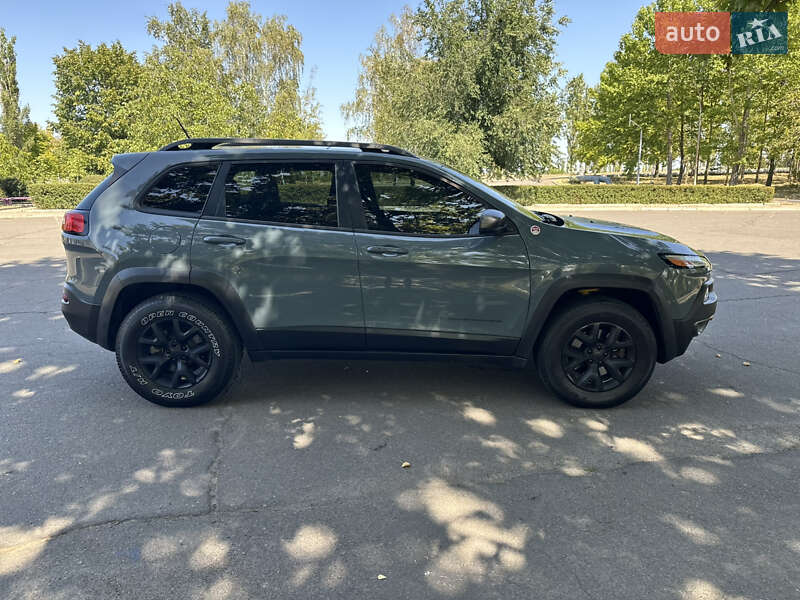 Внедорожник / Кроссовер Jeep Cherokee 2015 в Южноукраинске