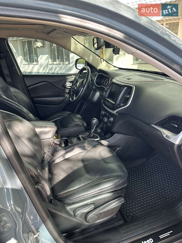 Внедорожник / Кроссовер Jeep Cherokee 2015 в Южноукраинске