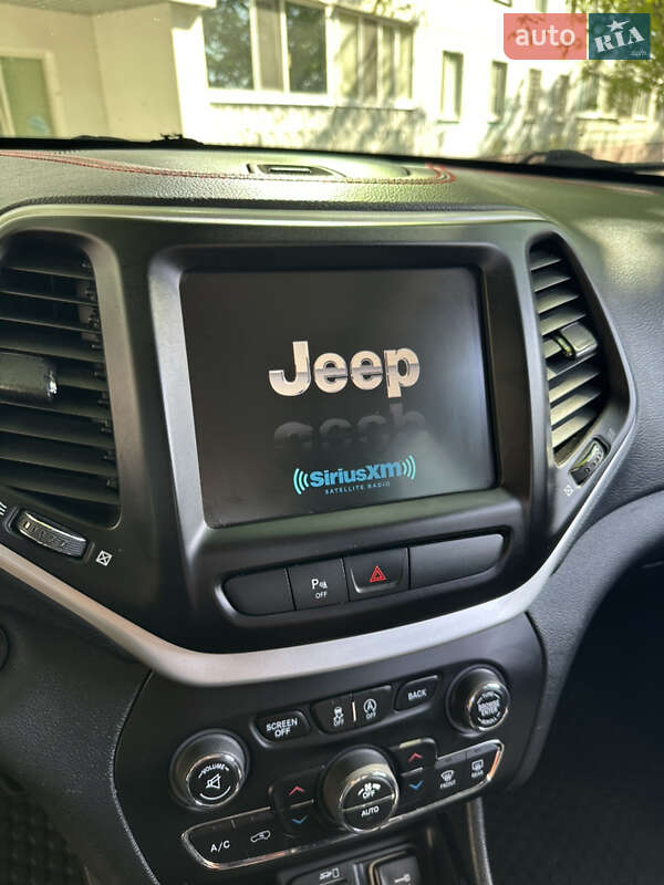 Внедорожник / Кроссовер Jeep Cherokee 2015 в Южноукраинске