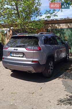 Внедорожник / Кроссовер Jeep Cherokee 2019 в Вишневом