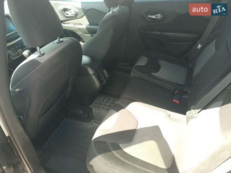 Внедорожник / Кроссовер Jeep Cherokee 2014 в Полтаве