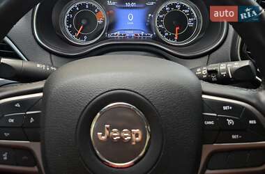 Внедорожник / Кроссовер Jeep Cherokee 2018 в 