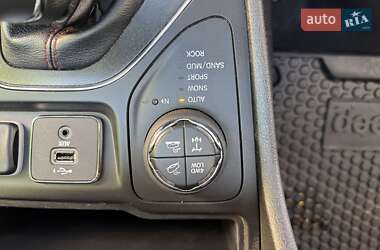 Внедорожник / Кроссовер Jeep Cherokee 2018 в 