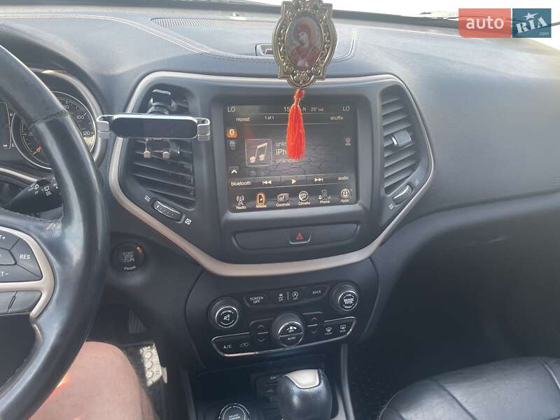 Позашляховик / Кросовер Jeep Cherokee 2015 в Тульчині