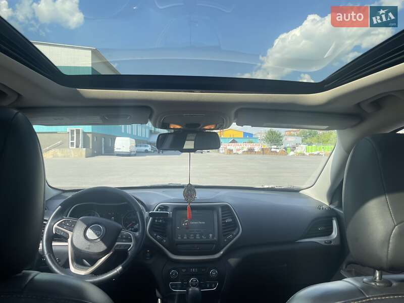 Позашляховик / Кросовер Jeep Cherokee 2015 в Тульчині