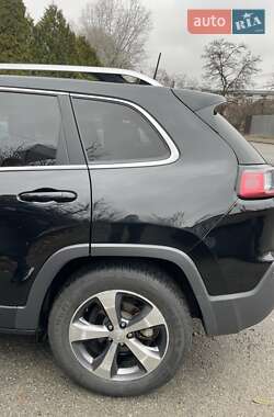 Внедорожник / Кроссовер Jeep Cherokee 2019 в 
