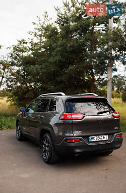Внедорожник / Кроссовер Jeep Cherokee 2015 в 