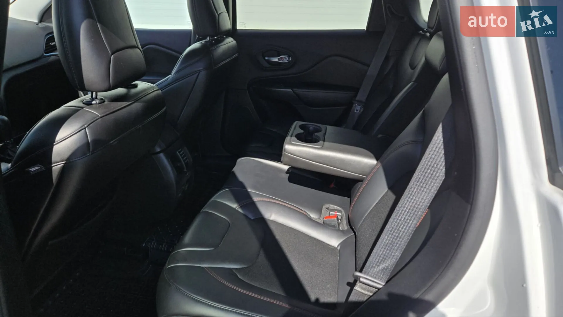 2020 Jeep Cherokee - мініатюра 3