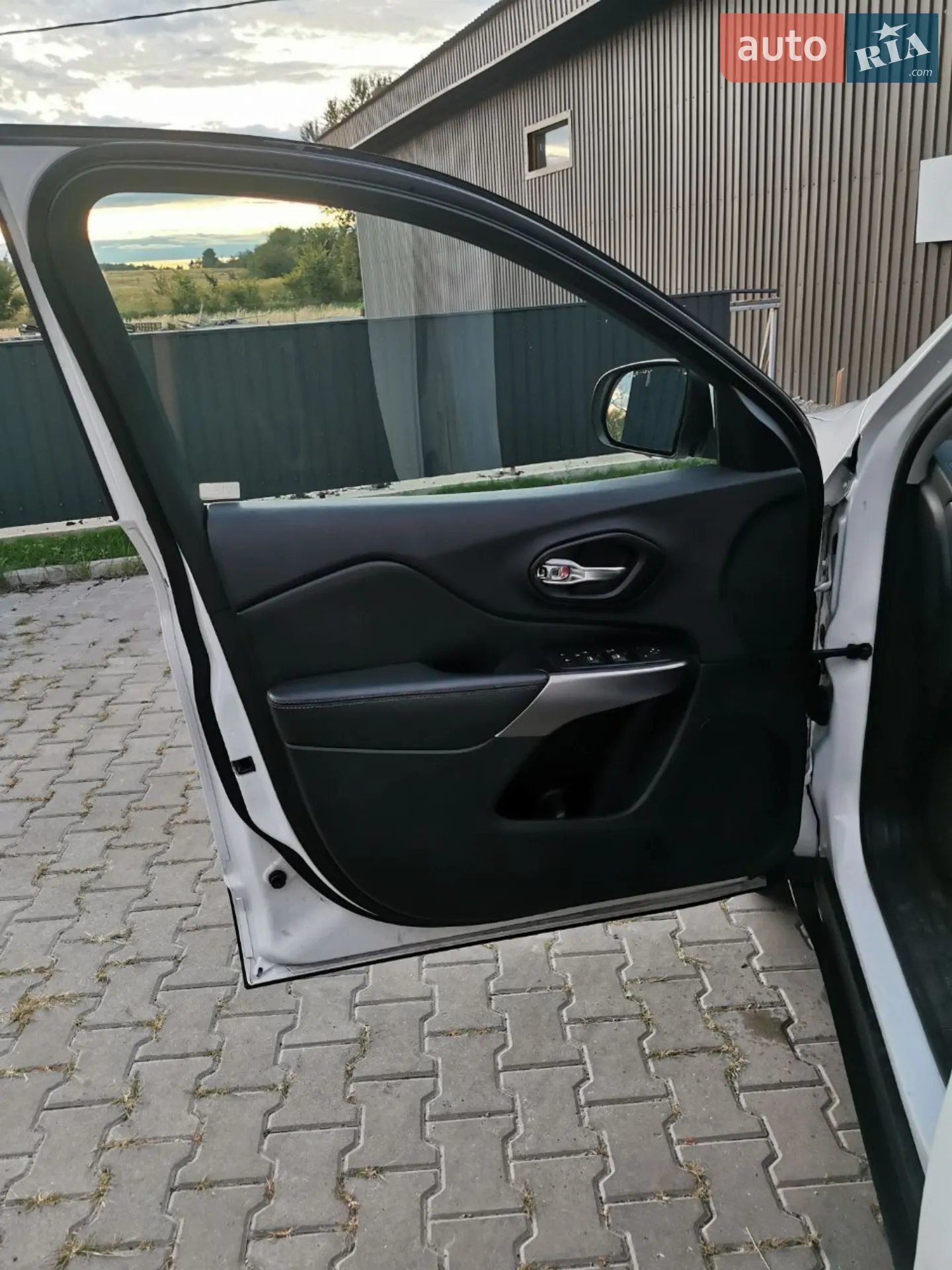 2019 Jeep Cherokee - мініатюра 19