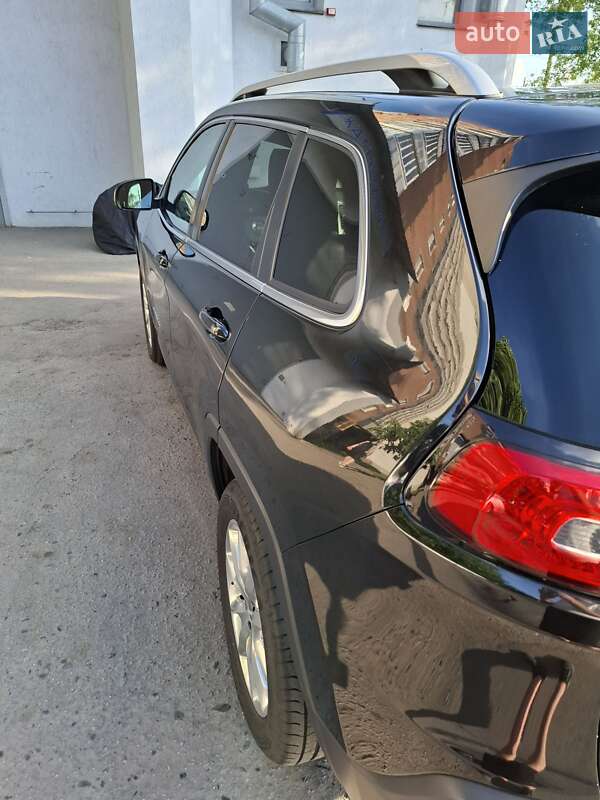 Внедорожник / Кроссовер Jeep Cherokee 2016 в Полтаве