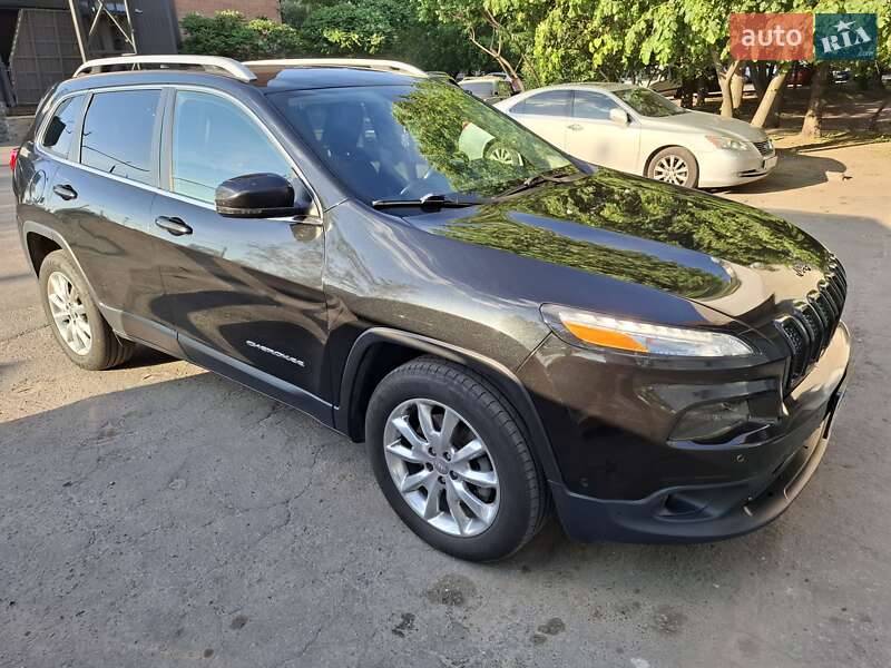 Внедорожник / Кроссовер Jeep Cherokee 2016 в Полтаве