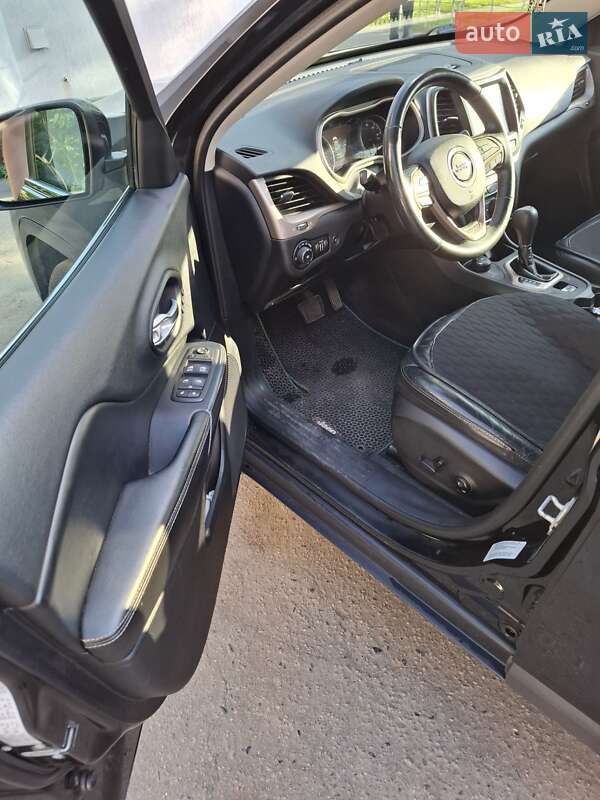 Внедорожник / Кроссовер Jeep Cherokee 2016 в Полтаве