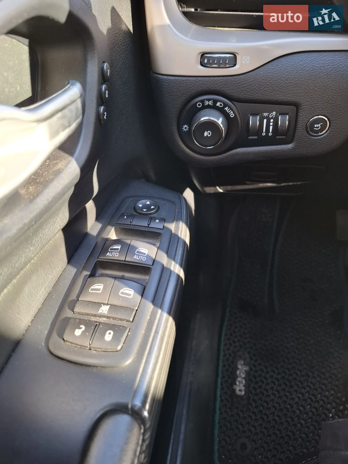 2016 Jeep Cherokee - мініатюра 26