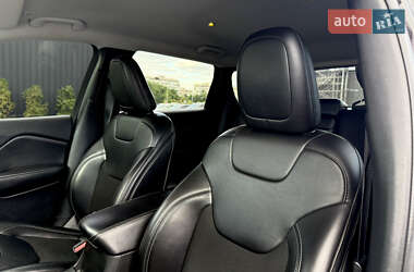 Внедорожник / Кроссовер Jeep Cherokee 2018 в 