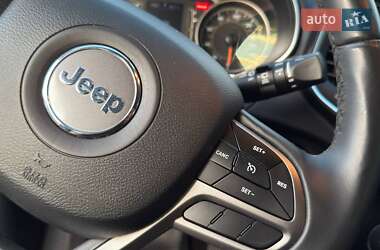 Внедорожник / Кроссовер Jeep Cherokee 2018 в 