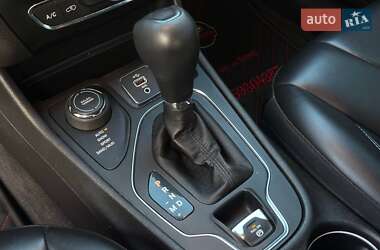 Внедорожник / Кроссовер Jeep Cherokee 2018 в 
