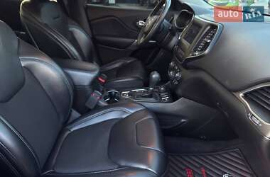 Внедорожник / Кроссовер Jeep Cherokee 2018 в 