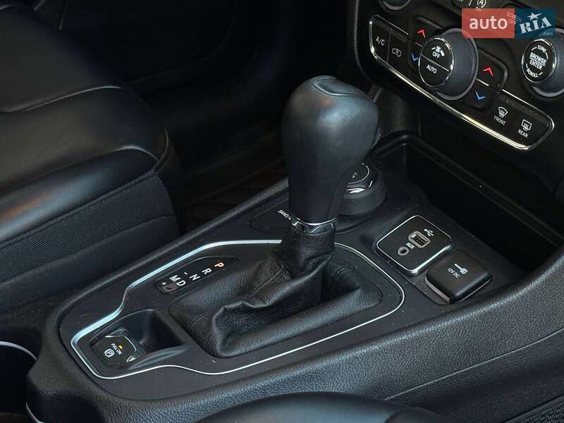 Внедорожник / Кроссовер Jeep Cherokee 2018 в Харькове