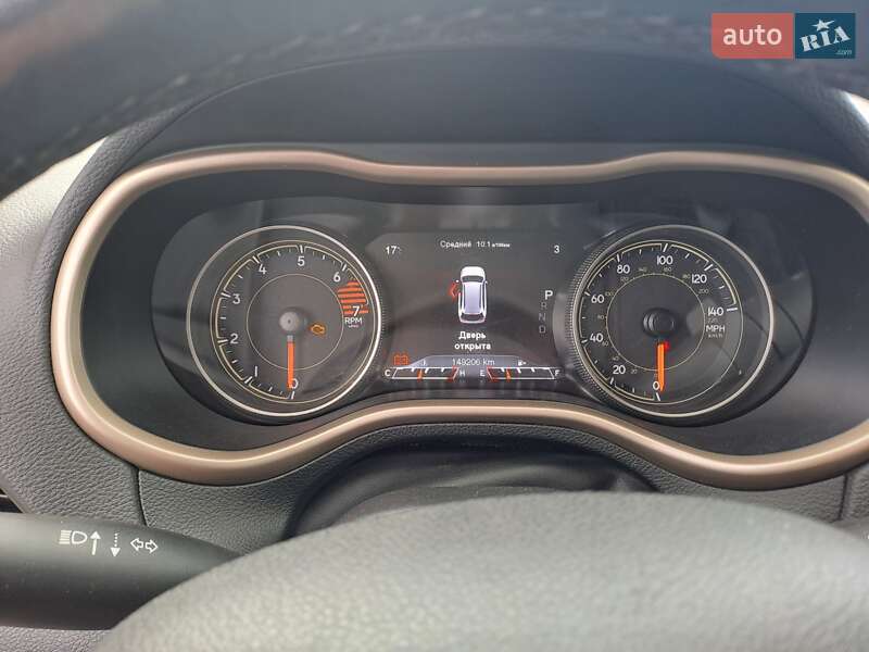 Внедорожник / Кроссовер Jeep Cherokee 2016 в Хмельницком