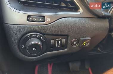 Внедорожник / Кроссовер Jeep Cherokee 2014 в 