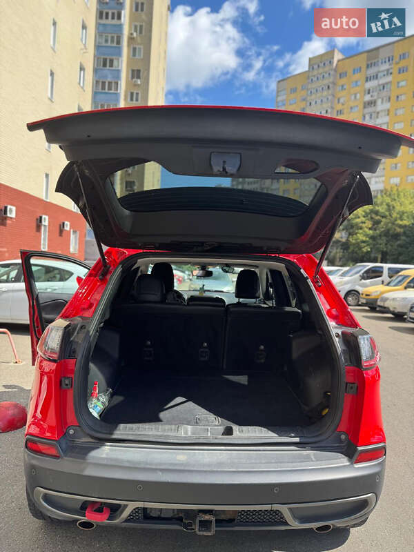 Внедорожник / Кроссовер Jeep Cherokee 2018 в Киеве