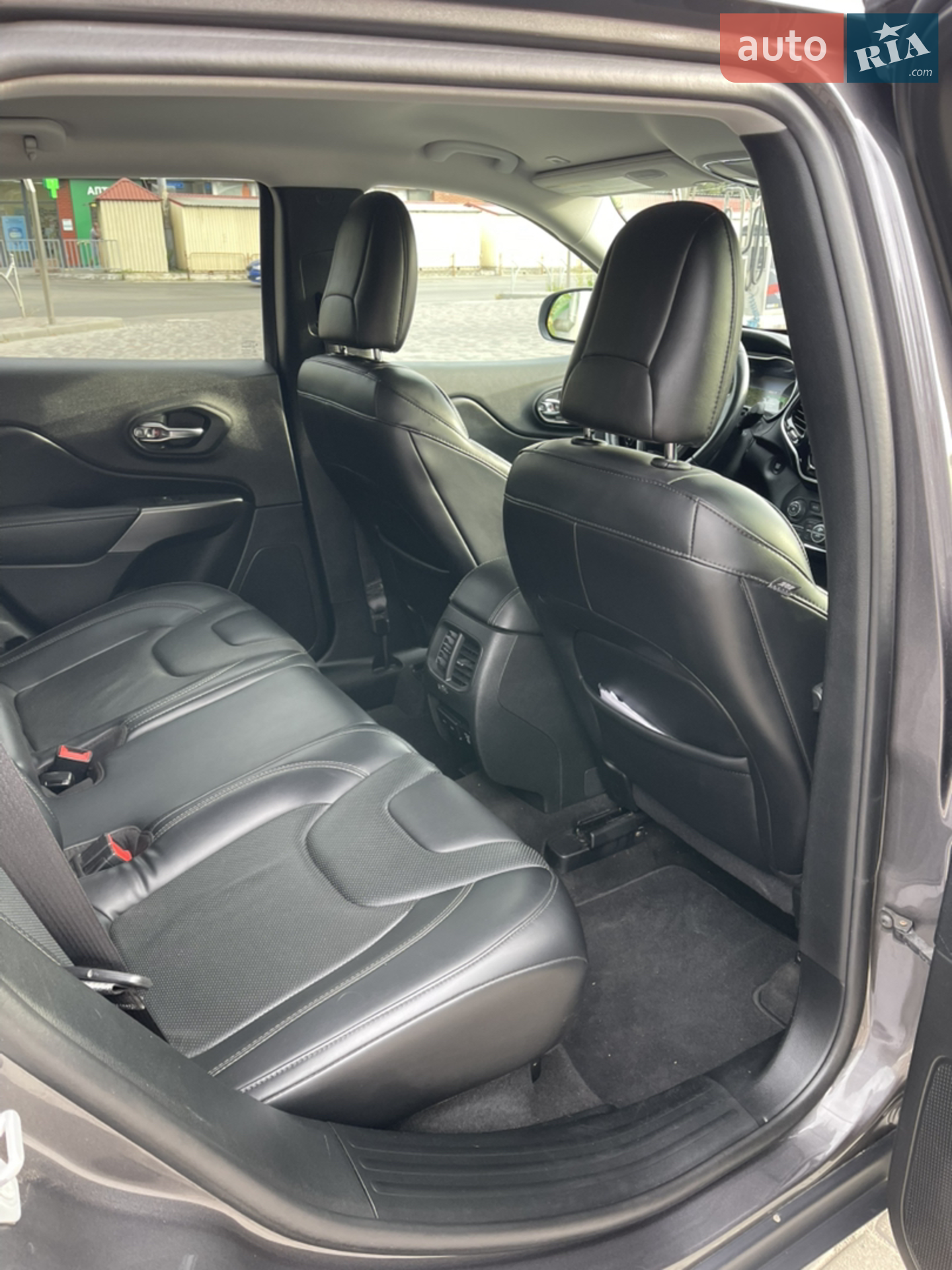 2018 Jeep Cherokee - мініатюра 14