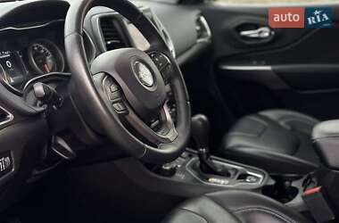 Внедорожник / Кроссовер Jeep Cherokee 2018 в 