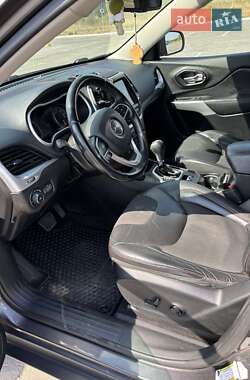Внедорожник / Кроссовер Jeep Cherokee 2017 в 