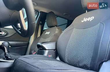 Внедорожник / Кроссовер Jeep Cherokee 2017 в 