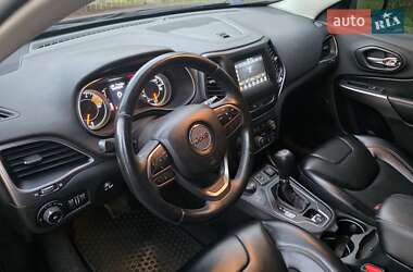 Внедорожник / Кроссовер Jeep Cherokee 2018 в 