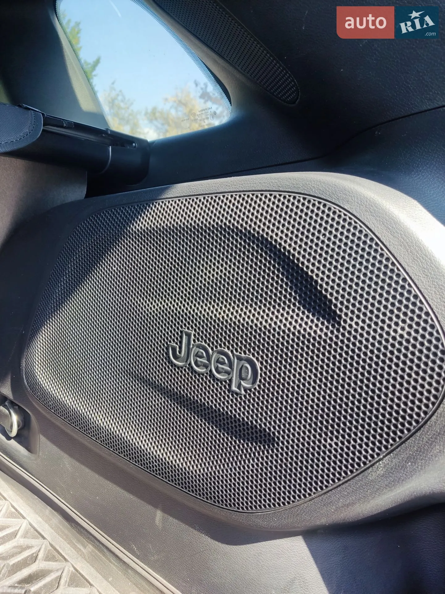 2020 Jeep Cherokee - мініатюра 23